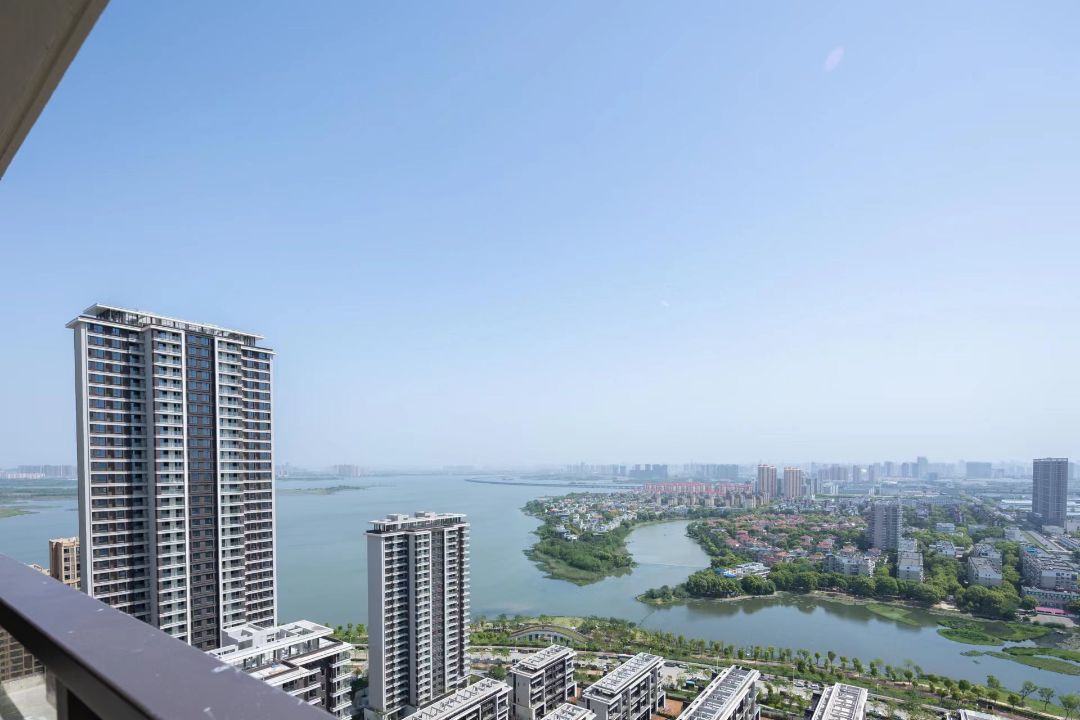 印湖云著实景图